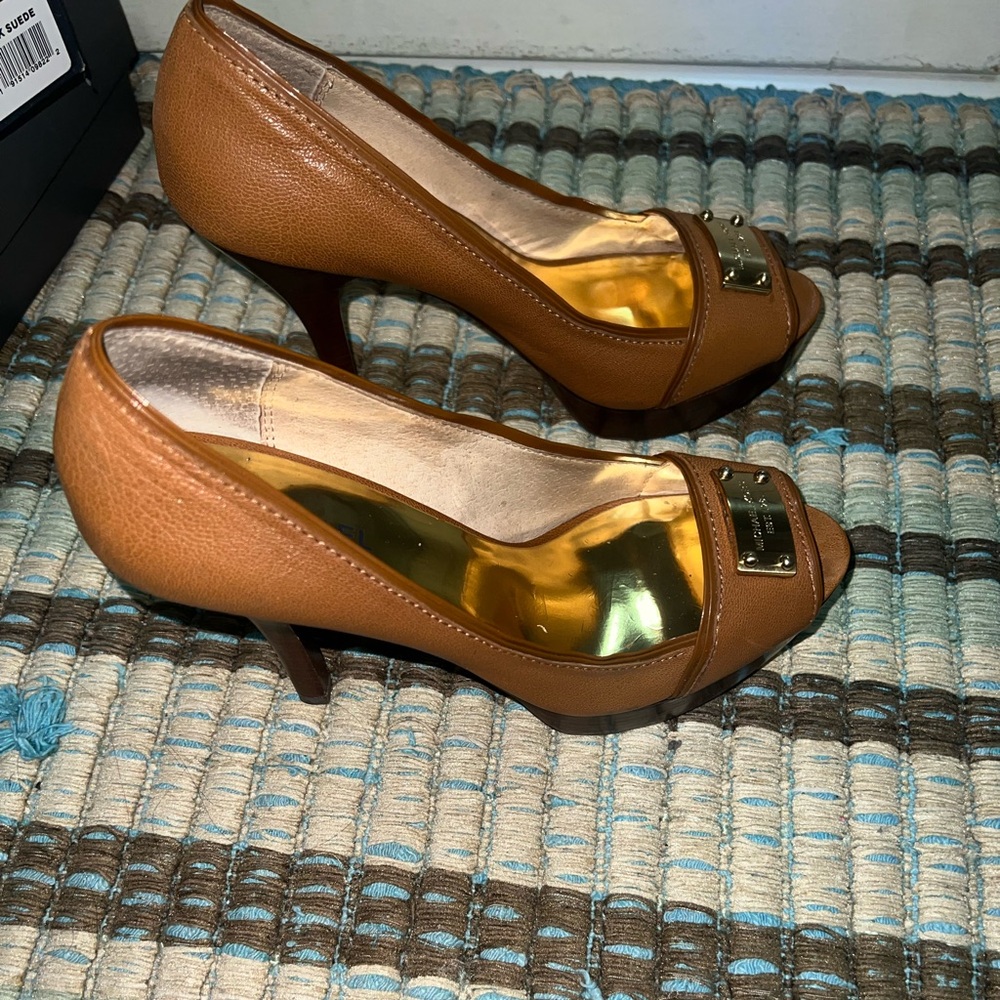 Michael‎ Kors Tan Peep-Toe Wooden Heels - Picture 4 of 6